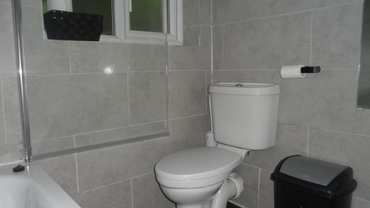 Bubblesbnb 7 Bedroom House, 16 Beds, Sleeps 22 Londres