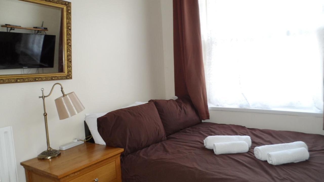 Bubblesbnb 7 Bedroom House, 16 Beds, Sleeps 22 Hébergement de vacances Londres