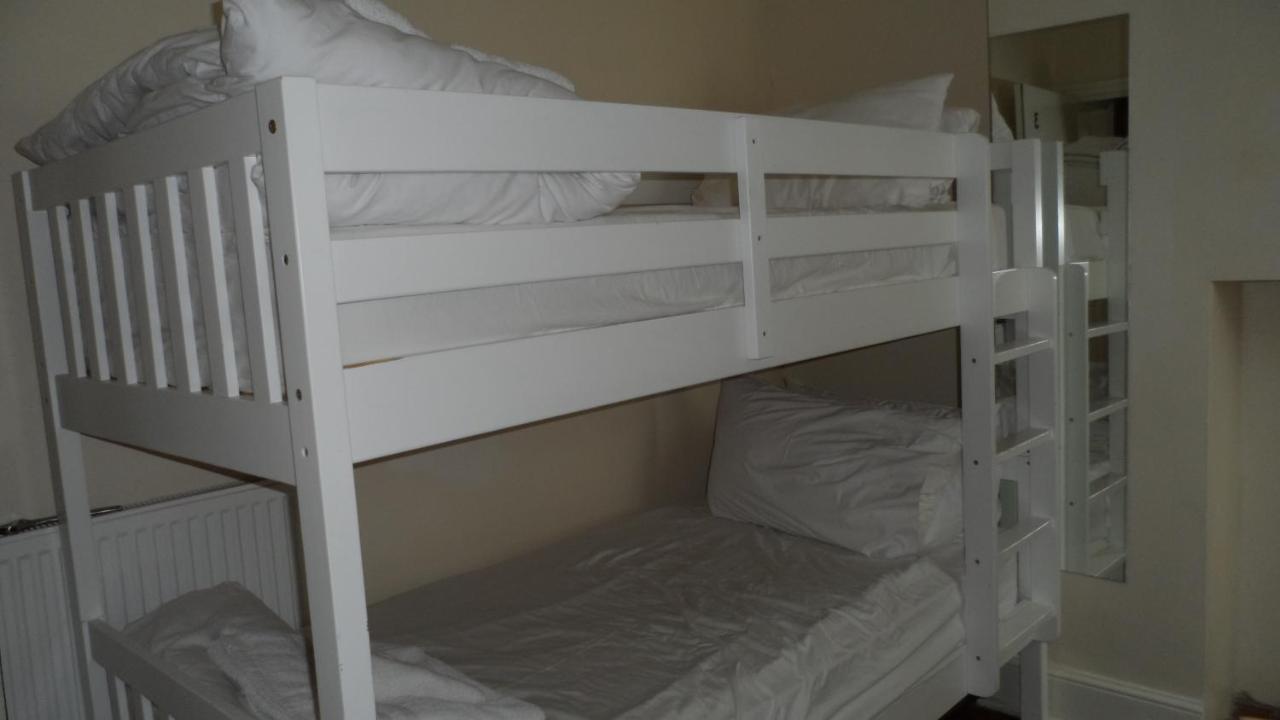 Bubblesbnb 7 Bedroom House, 16 Beds, Sleeps 22 * Londres