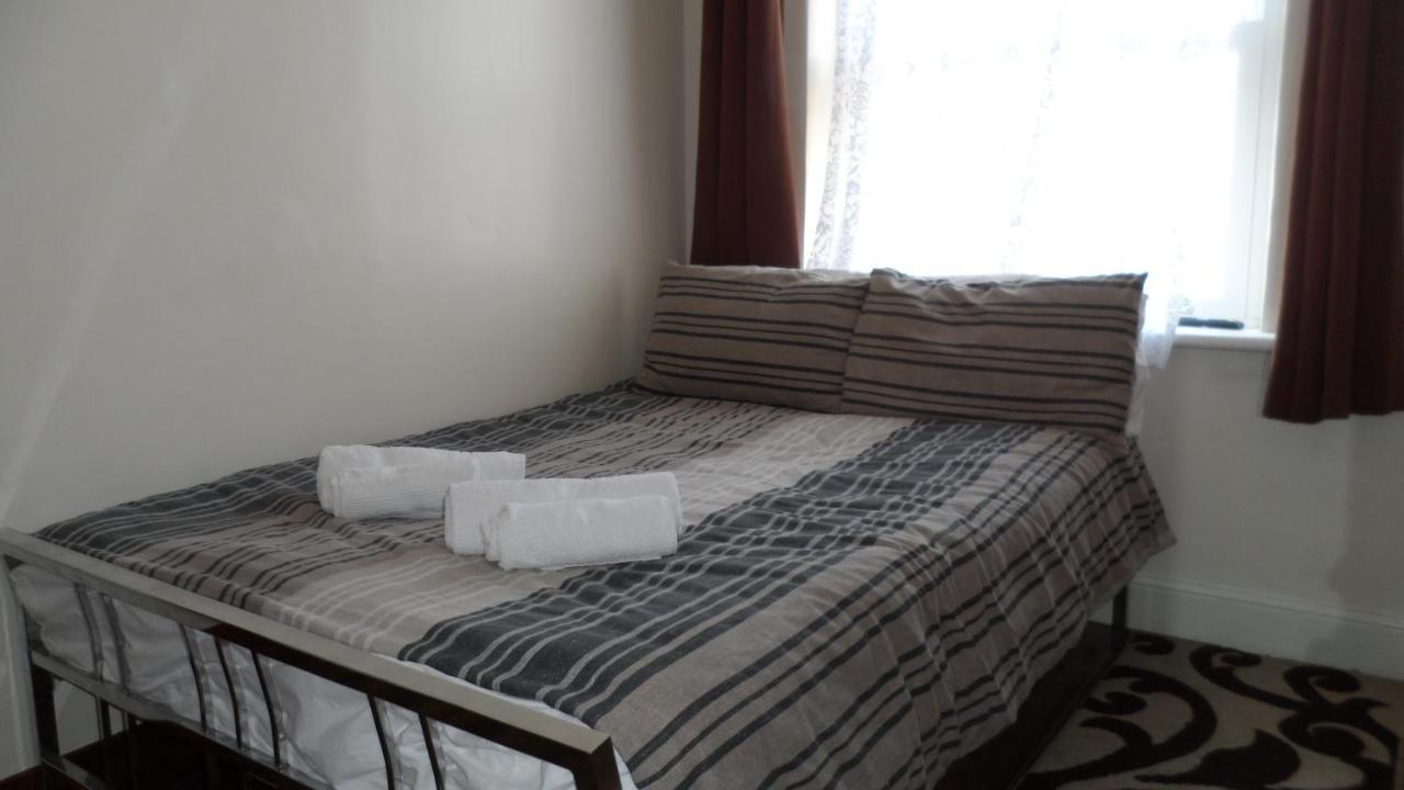 Bubblesbnb 7 Bedroom House, 16 Beds, Sleeps 22 Londres