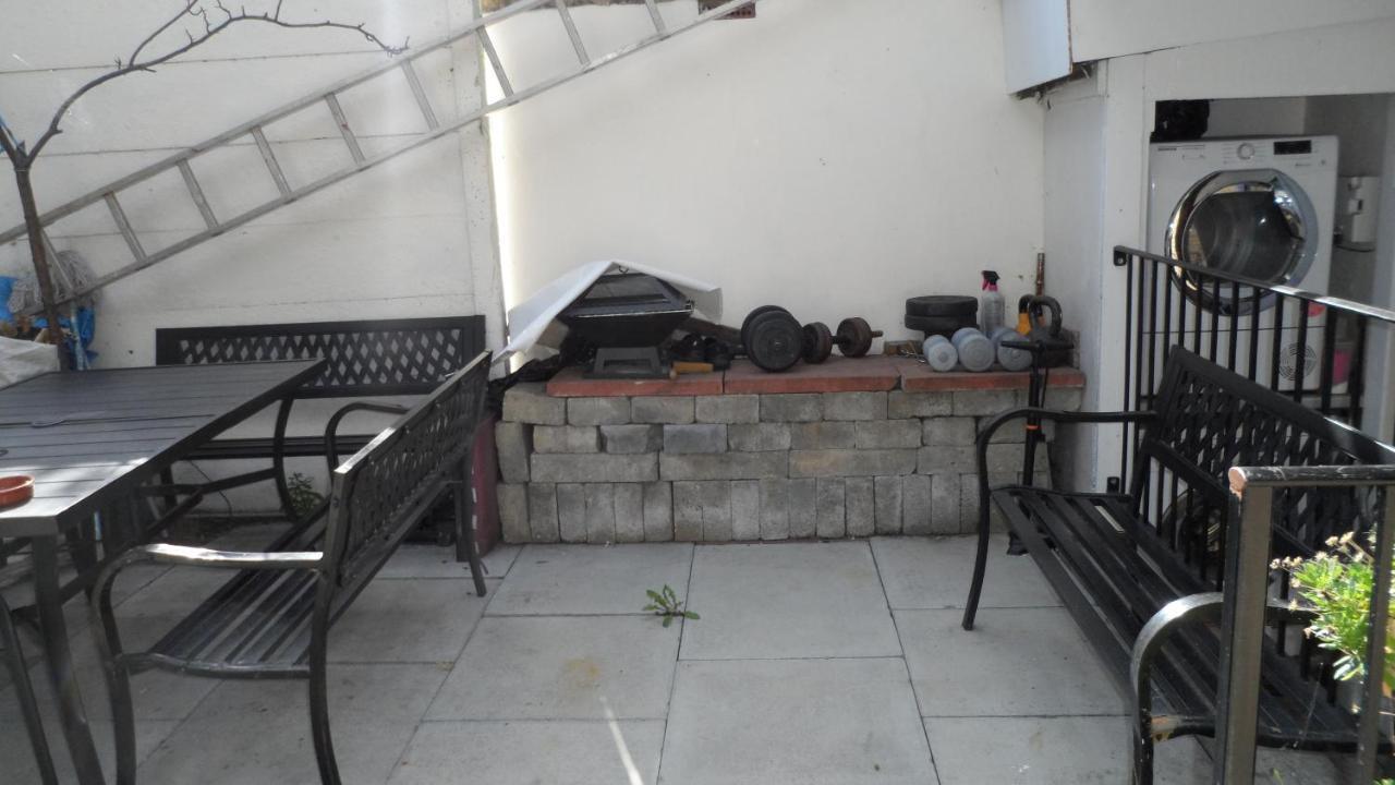 Bubblesbnb 7 Bedroom House, 16 Beds, Sleeps 22 Londres