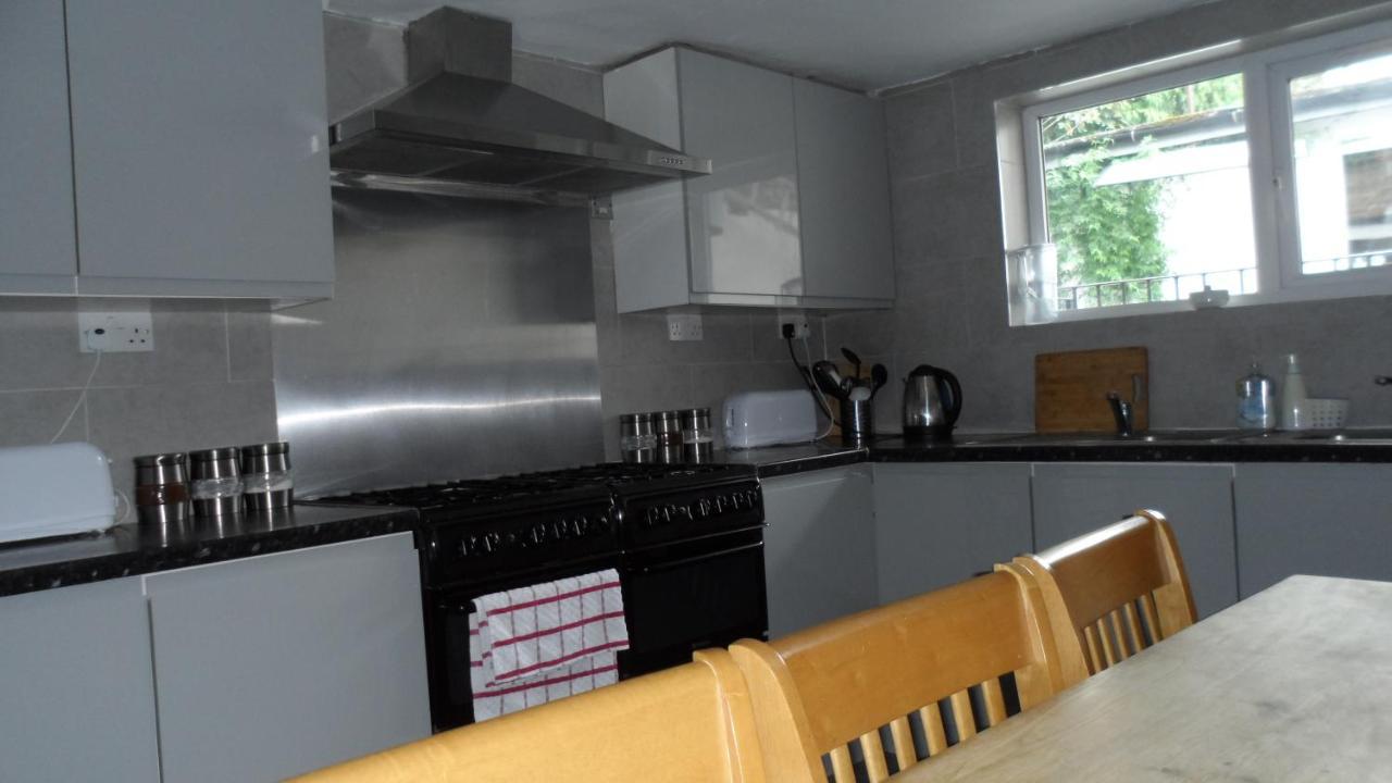 Bubblesbnb 7 Bedroom House, 16 Beds, Sleeps 22 Hébergement de vacances *
